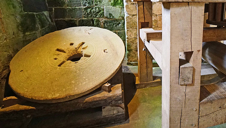 Molino Iaquone, mulitura a pietra